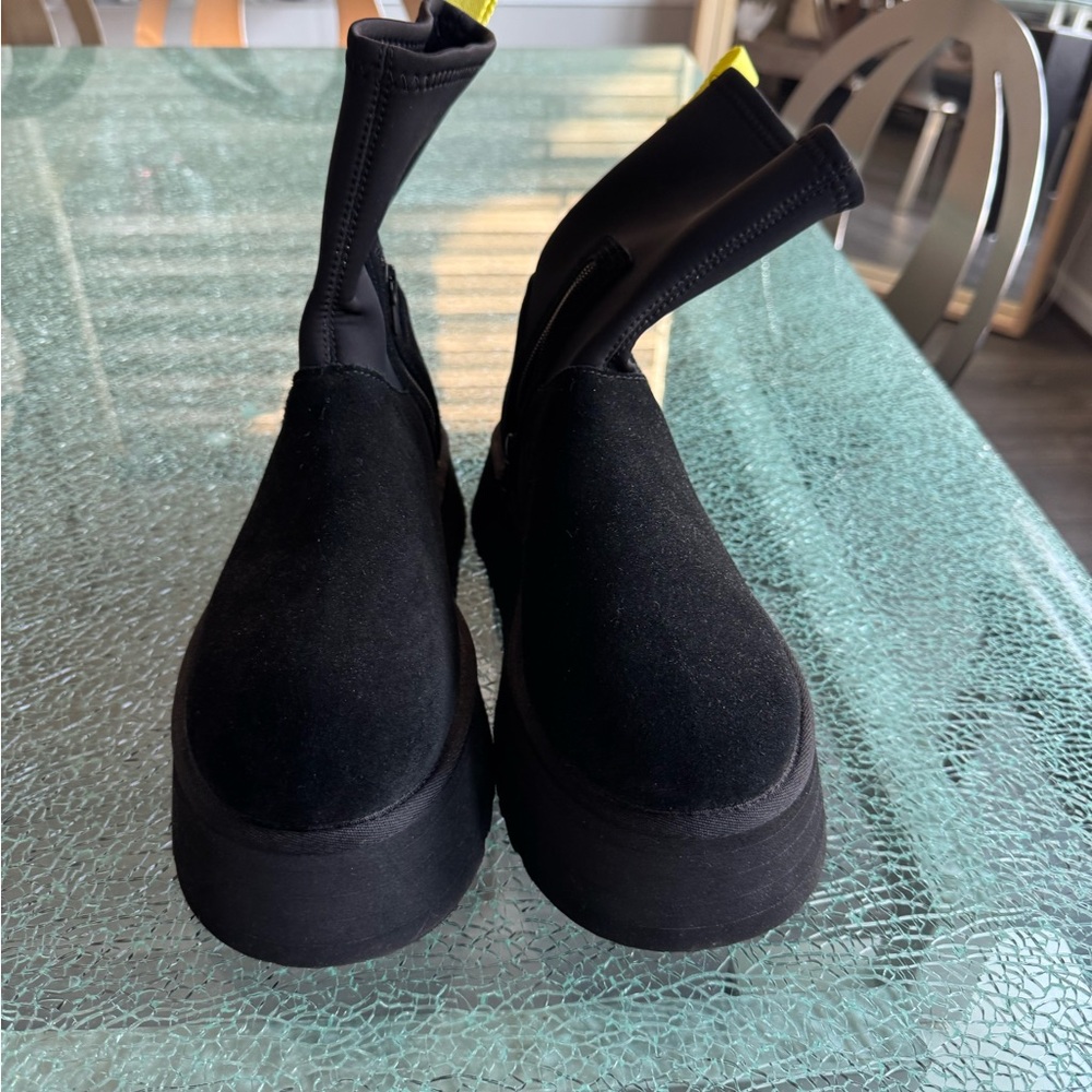 UGG Women's Black Platform Chelsea Boots - Sleek Slip-On Style 10